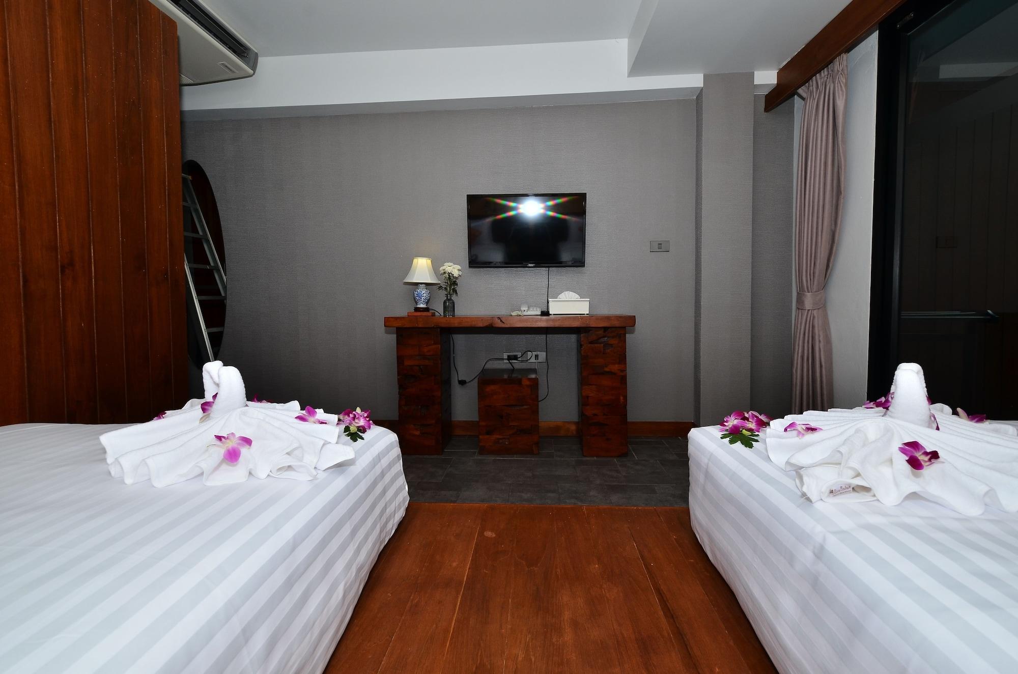 Lap Roi Karon Beachfront By Shanaya Buitenkant foto