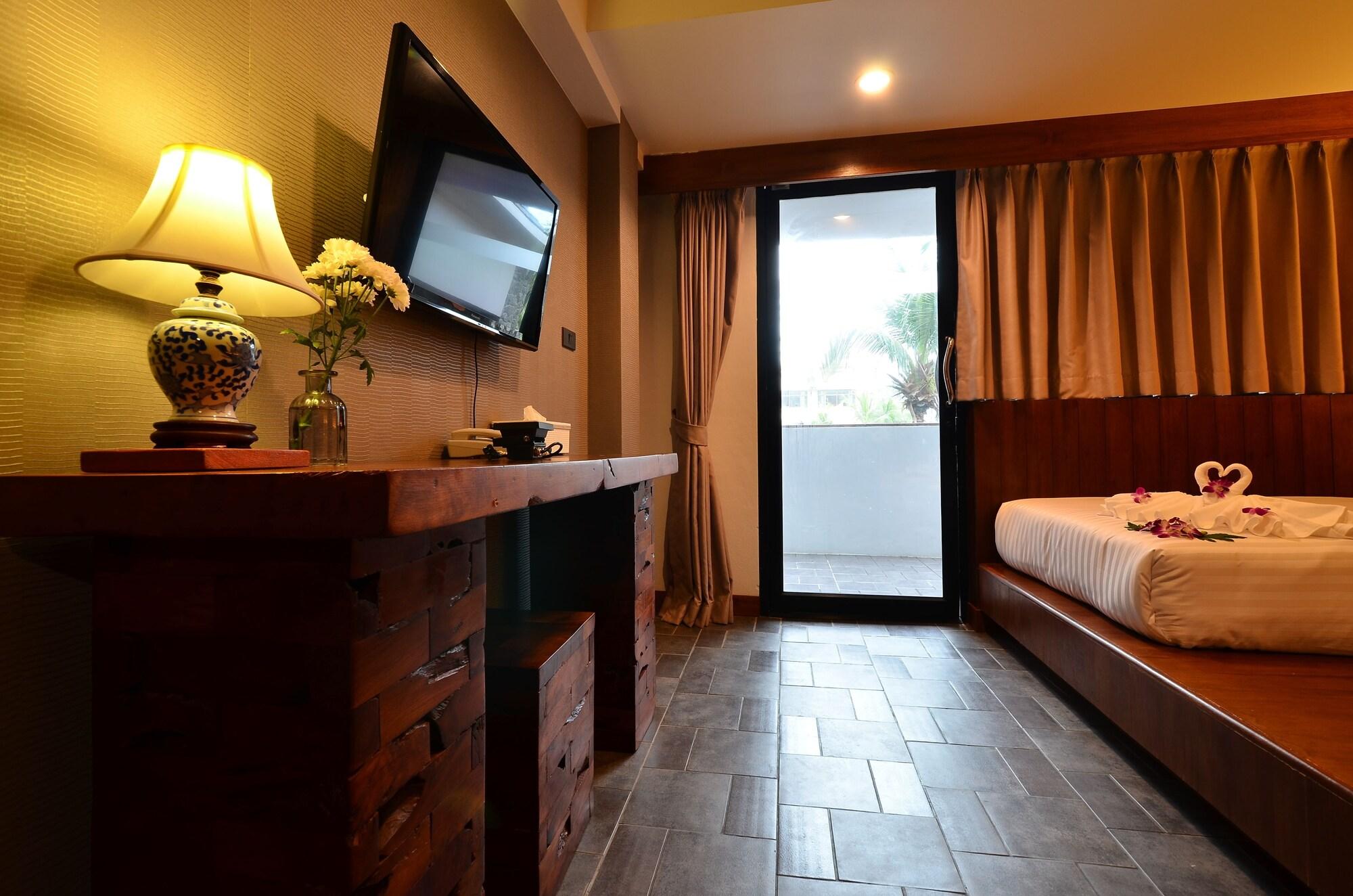 Lap Roi Karon Beachfront By Shanaya Buitenkant foto