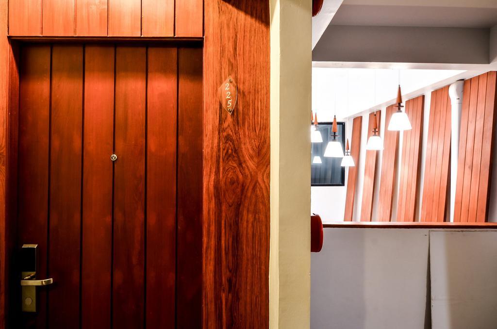 Lap Roi Karon Beachfront By Shanaya Buitenkant foto