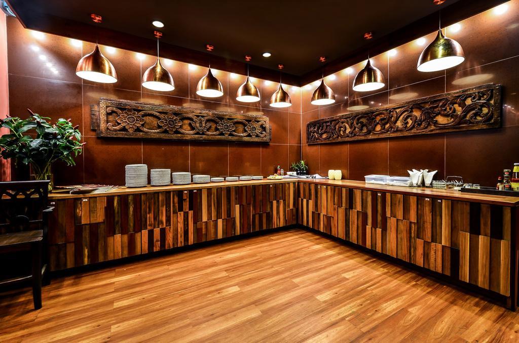 Lap Roi Karon Beachfront By Shanaya Buitenkant foto