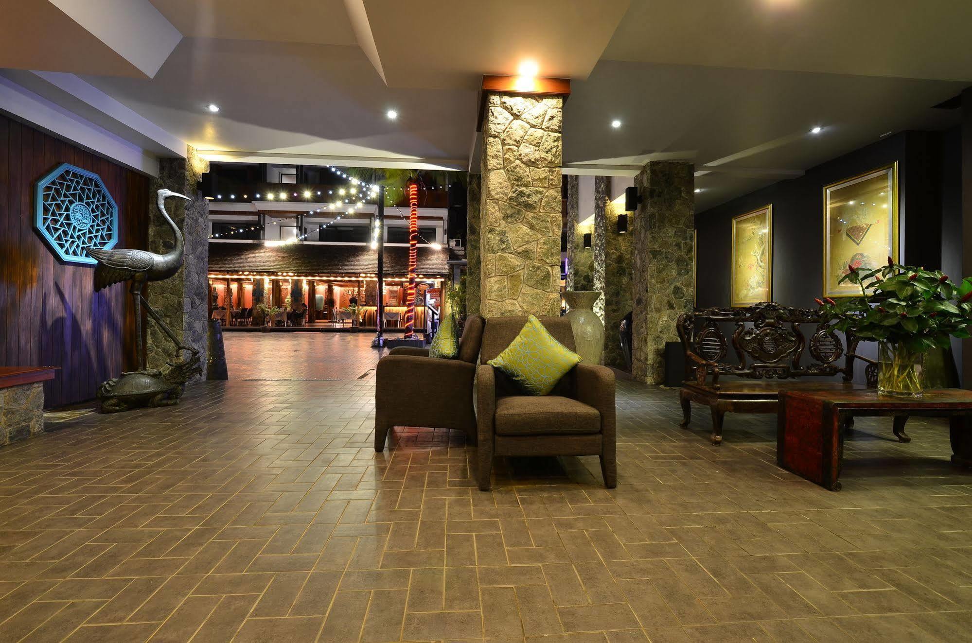 Lap Roi Karon Beachfront By Shanaya Buitenkant foto