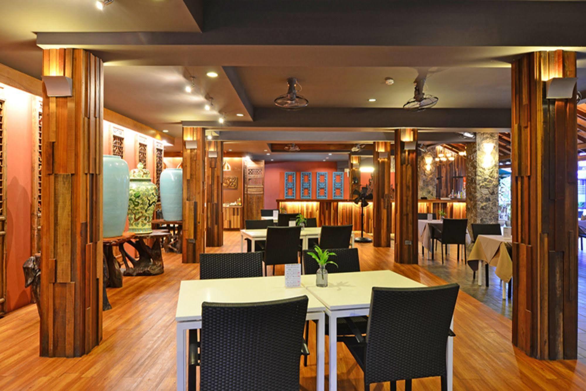 Lap Roi Karon Beachfront By Shanaya Buitenkant foto