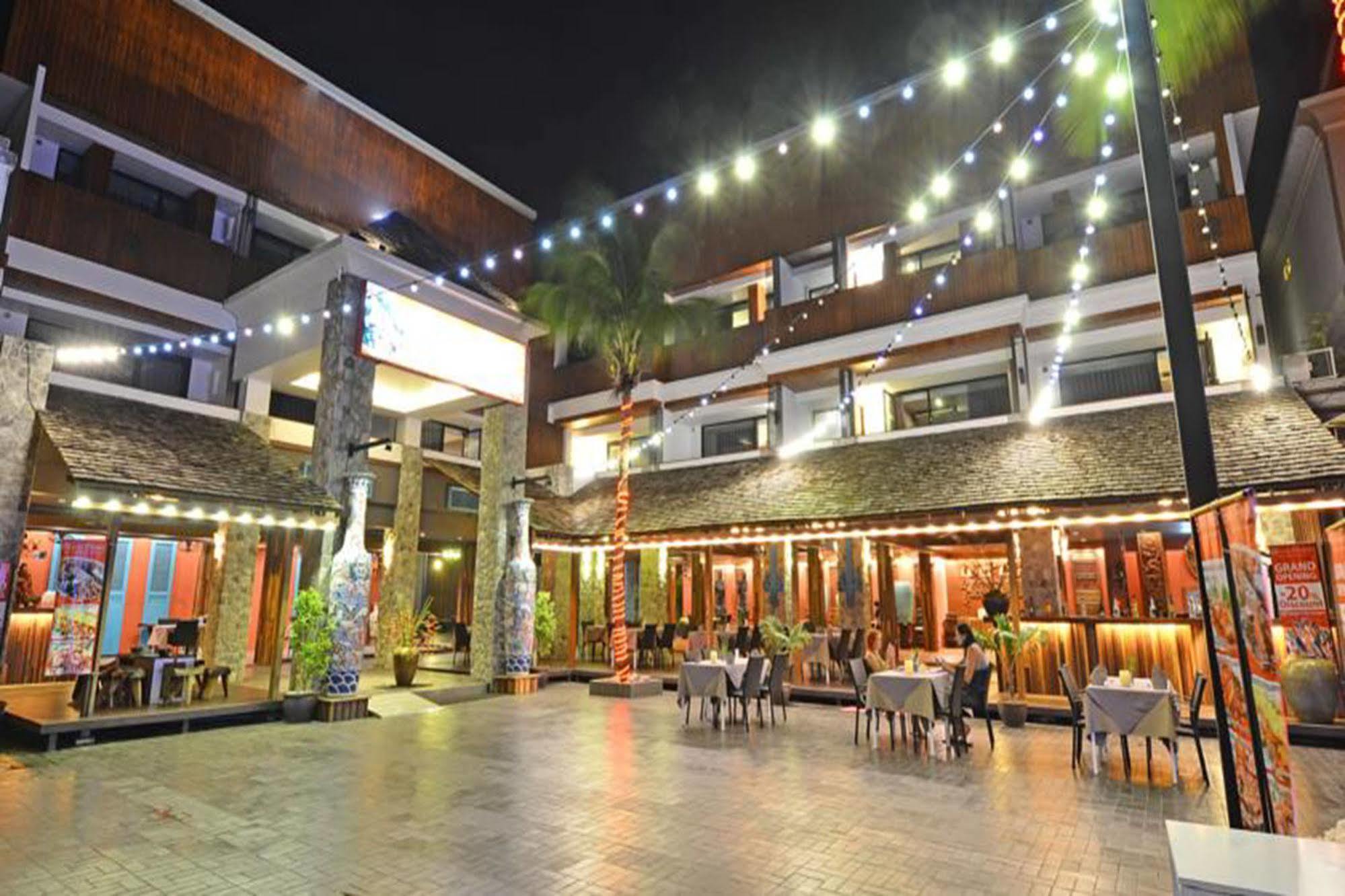 Lap Roi Karon Beachfront By Shanaya Buitenkant foto