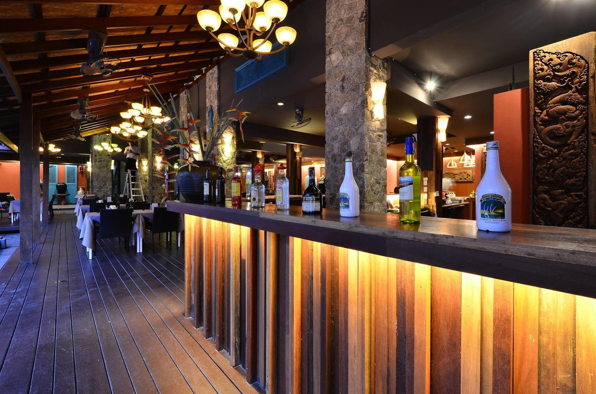 Lap Roi Karon Beachfront By Shanaya Buitenkant foto
