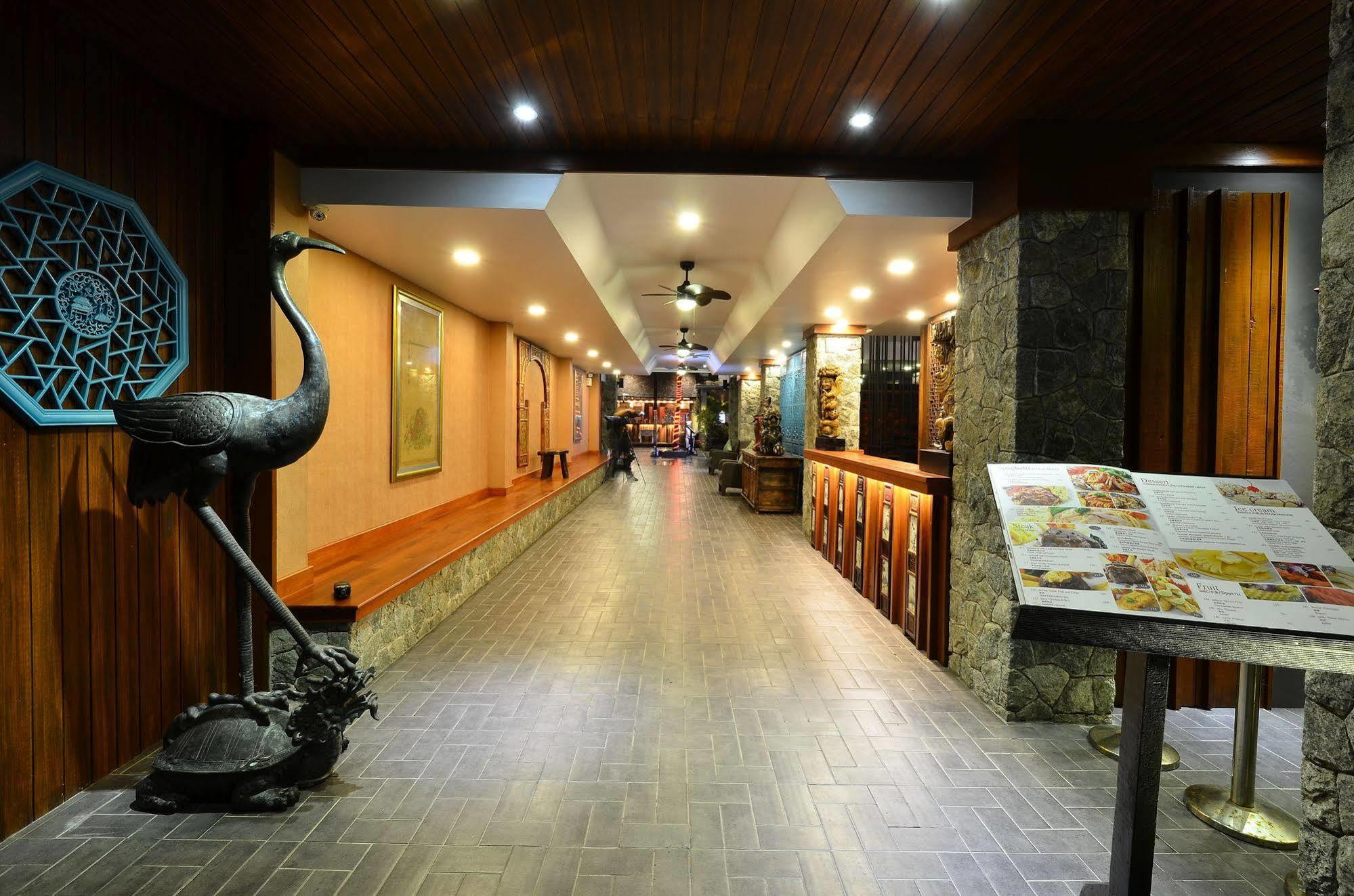 Lap Roi Karon Beachfront By Shanaya Buitenkant foto