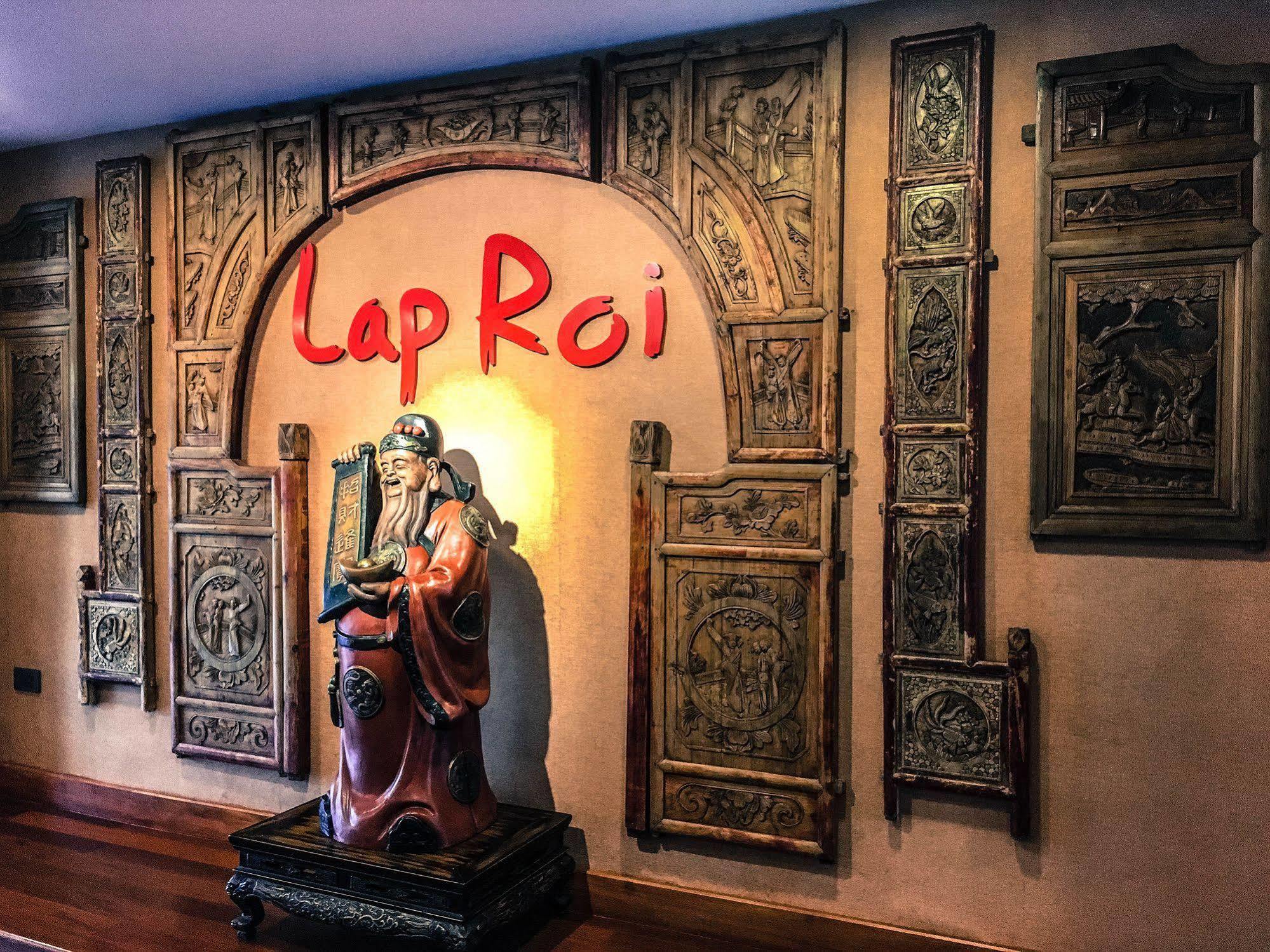 Lap Roi Karon Beachfront By Shanaya Buitenkant foto