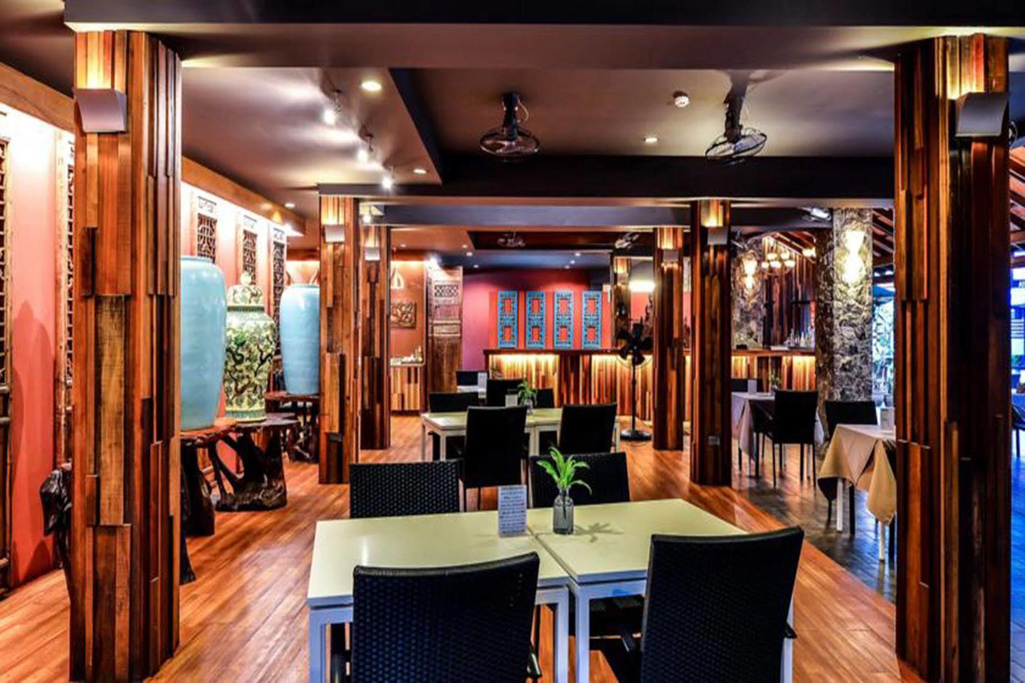 Lap Roi Karon Beachfront By Shanaya Buitenkant foto