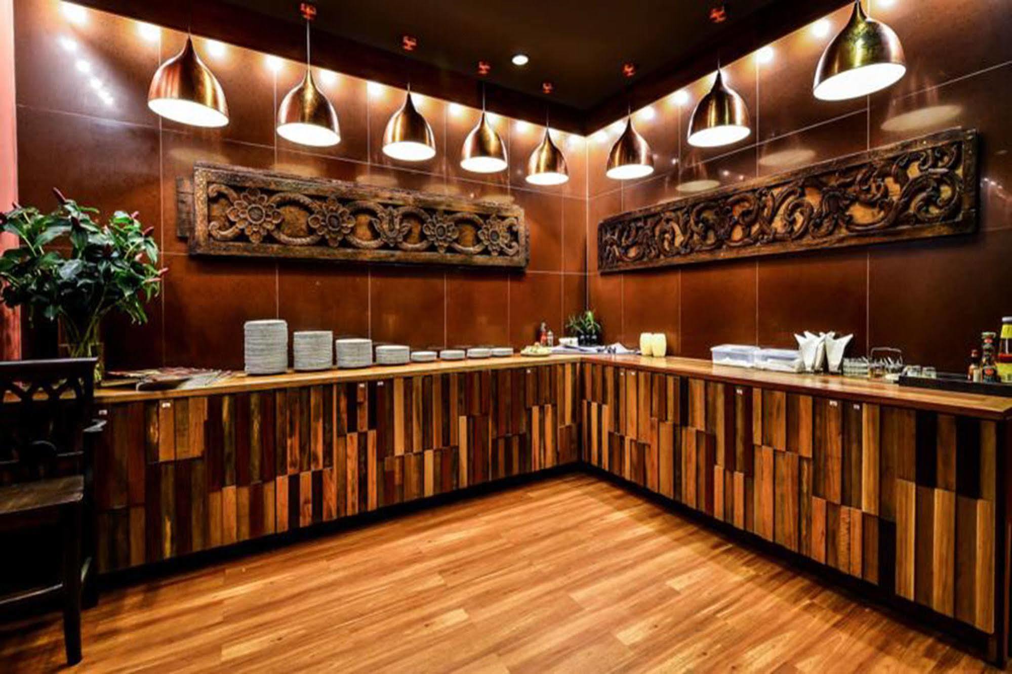Lap Roi Karon Beachfront By Shanaya Buitenkant foto