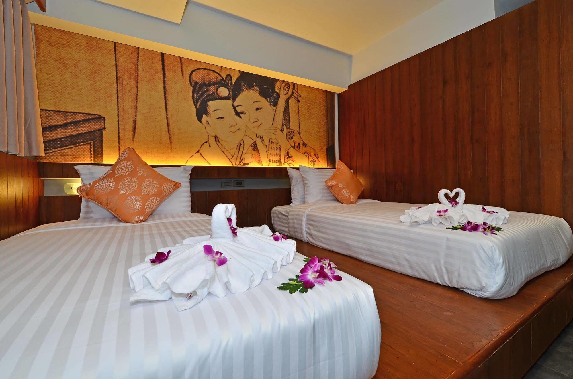 Lap Roi Karon Beachfront By Shanaya Buitenkant foto